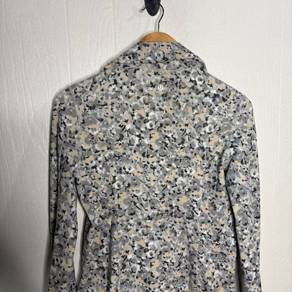 Lululemon Nice Asana Jacket Not So Petite Fleur Silver Spoon size 10 - Picture 7 of 11